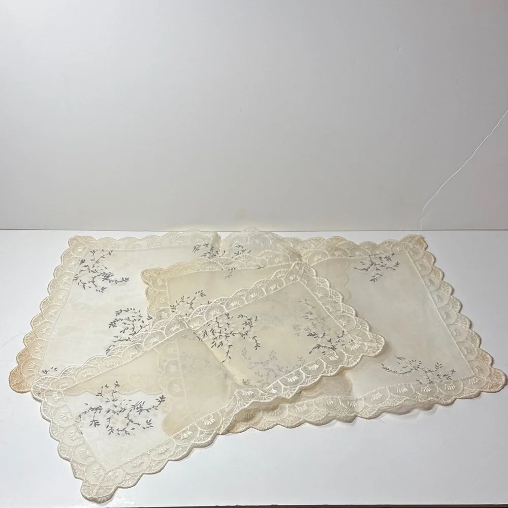 Elegant Cream Floral Lace Doilies